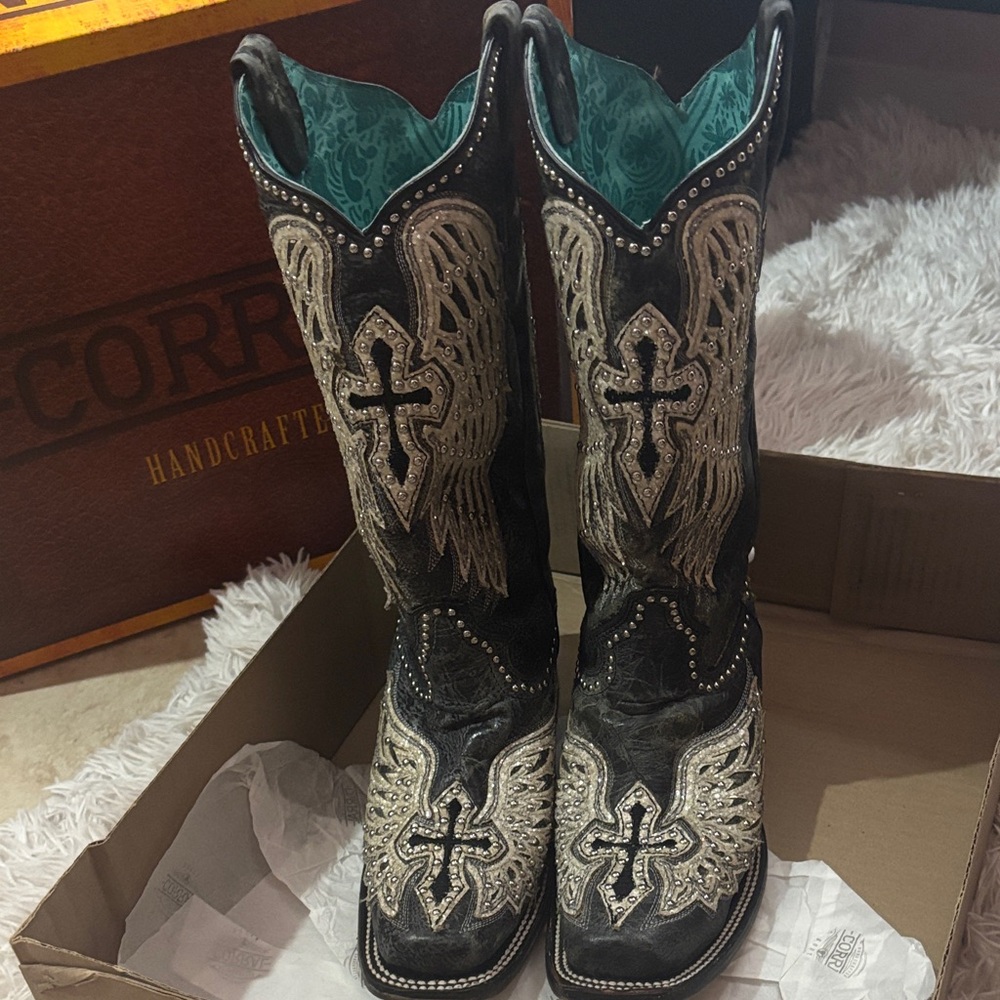 Black and Silver Western Corral Handcrafted Boots with Cross Design